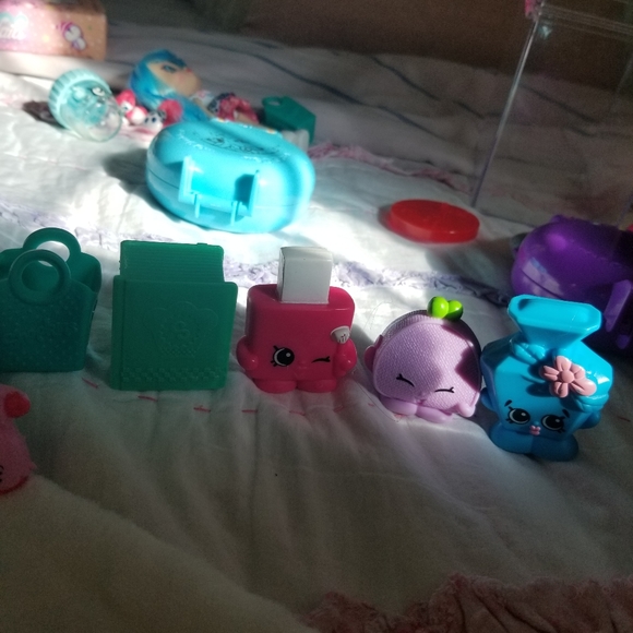 SHOPKINS MEGA SET! - Picture 7 of 7